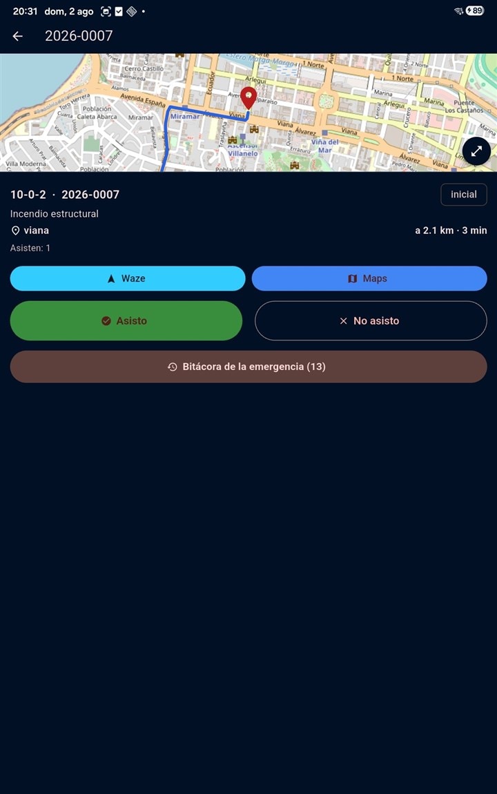 Aviso de emergencia en la aplicación móvil con la ubicación en el mapa y los botones para confirmar asistencia